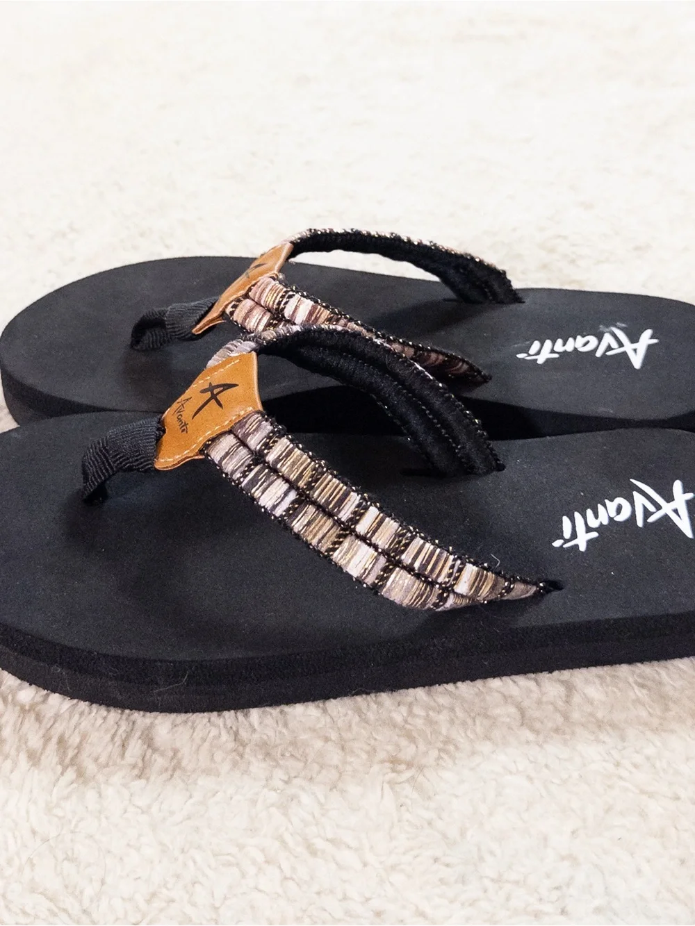 Avanti Black Gray Comfort Flip Flops Women’s Size 6 NWOT Casual Sandals